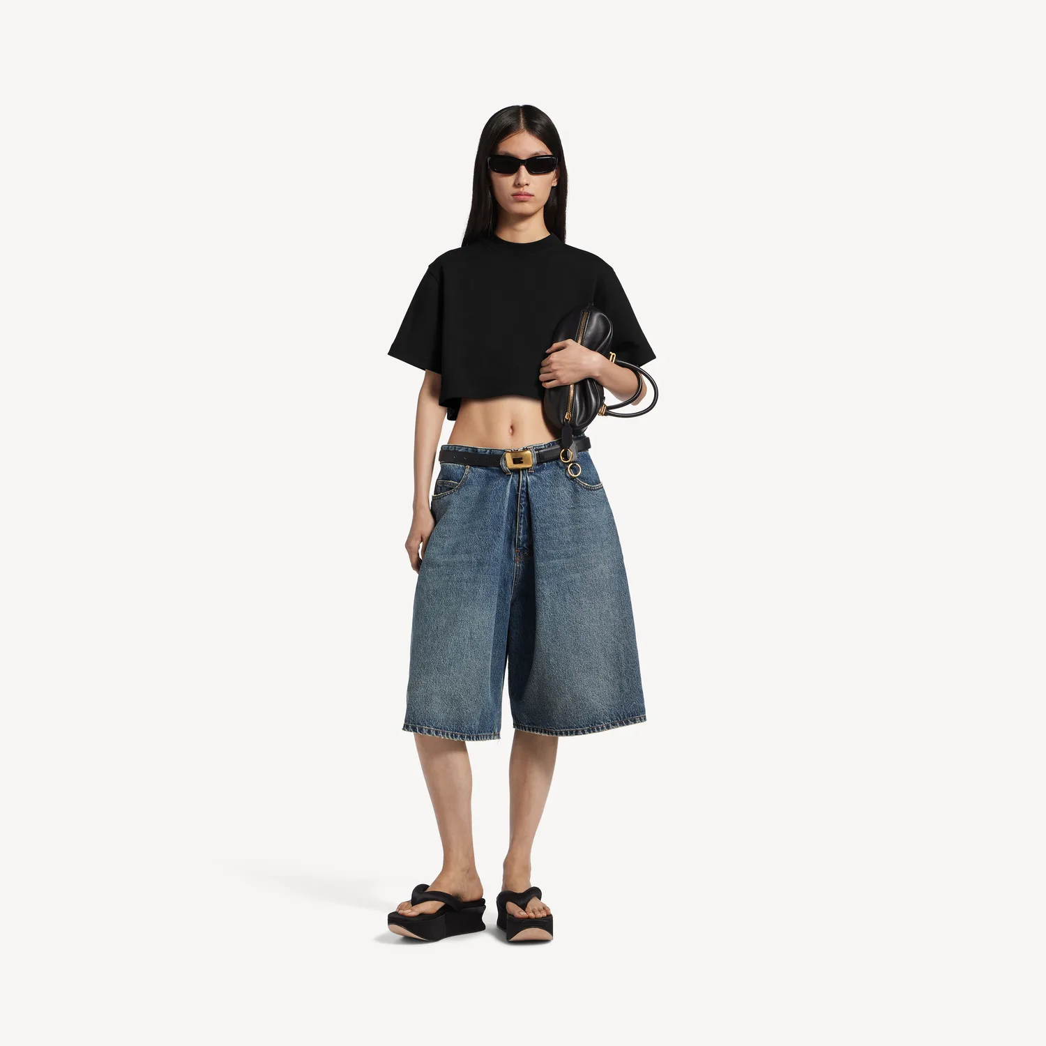 BALENCIAGA Женская укороченная футболка черного цвета — фото 2