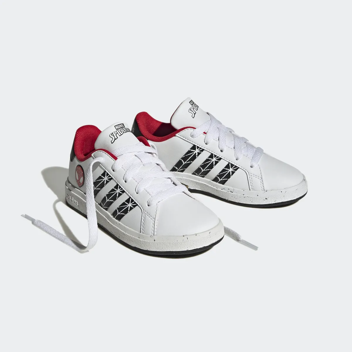 

Кроссовки Adidas Sportswear "ADIDAS GRAND COURT X MARVEL SPIDER-MAN KIDS", дизайн по стопам суперзвезды Adidas, цвет Cloud White / Core Black / Better Scarlet