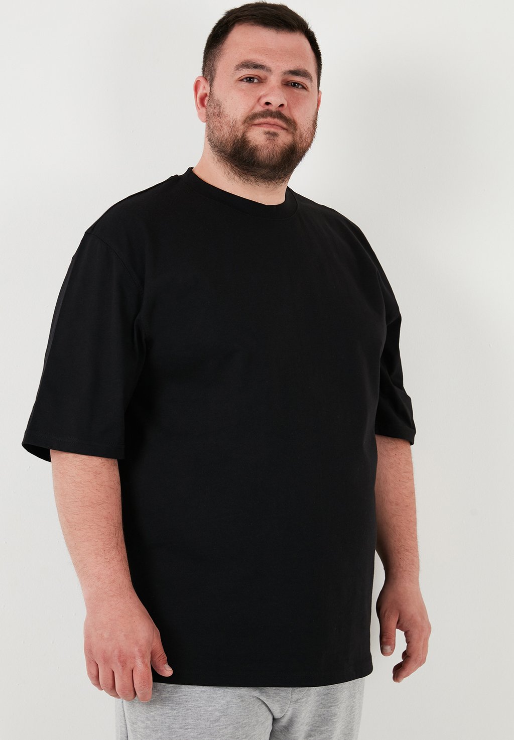 

Базовая футболка PLUS SIZE Buratti, черный