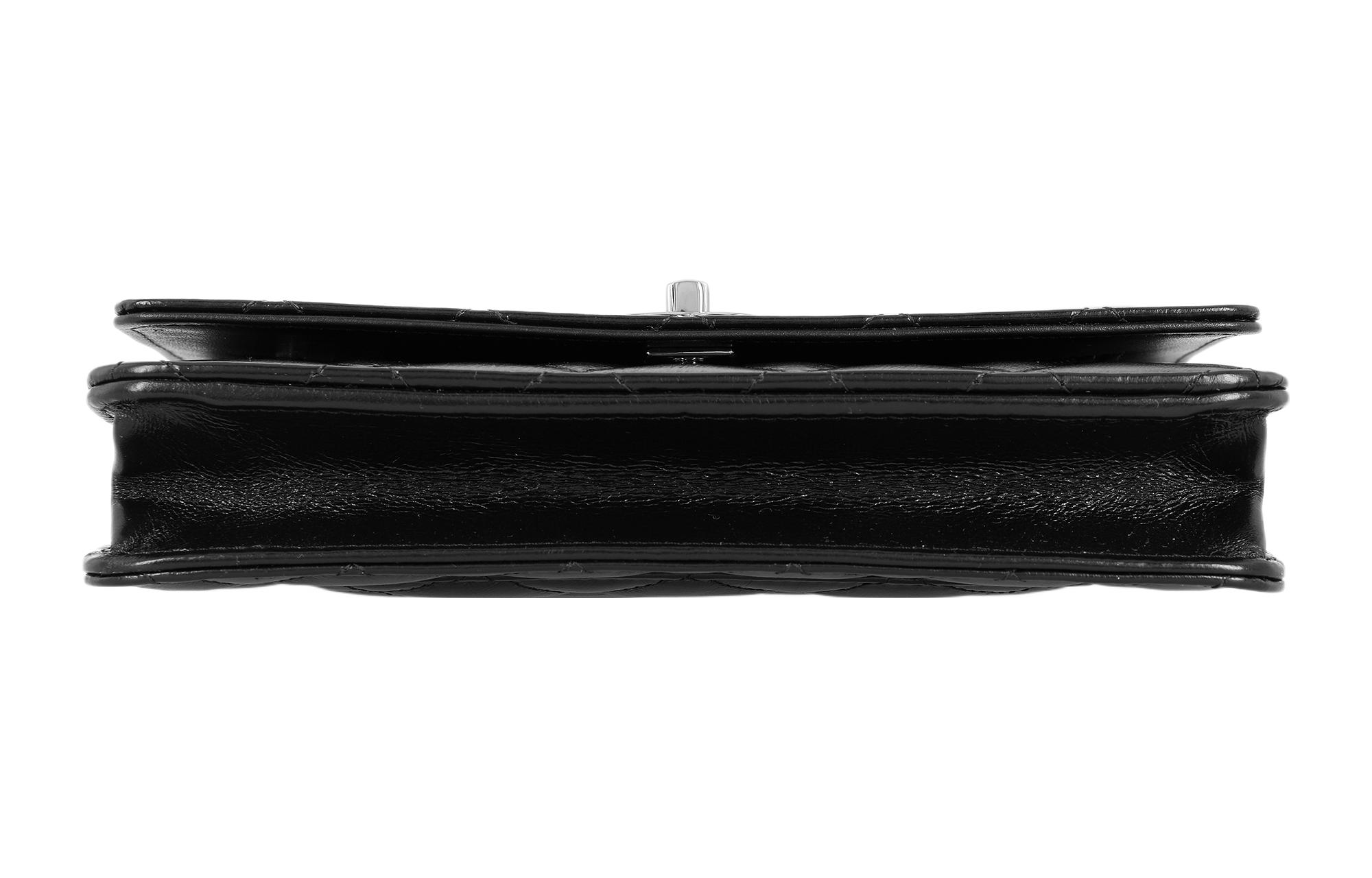 CHANEL Яркая кожаная сумка через плечо с морщинистой текстурой — фото 4