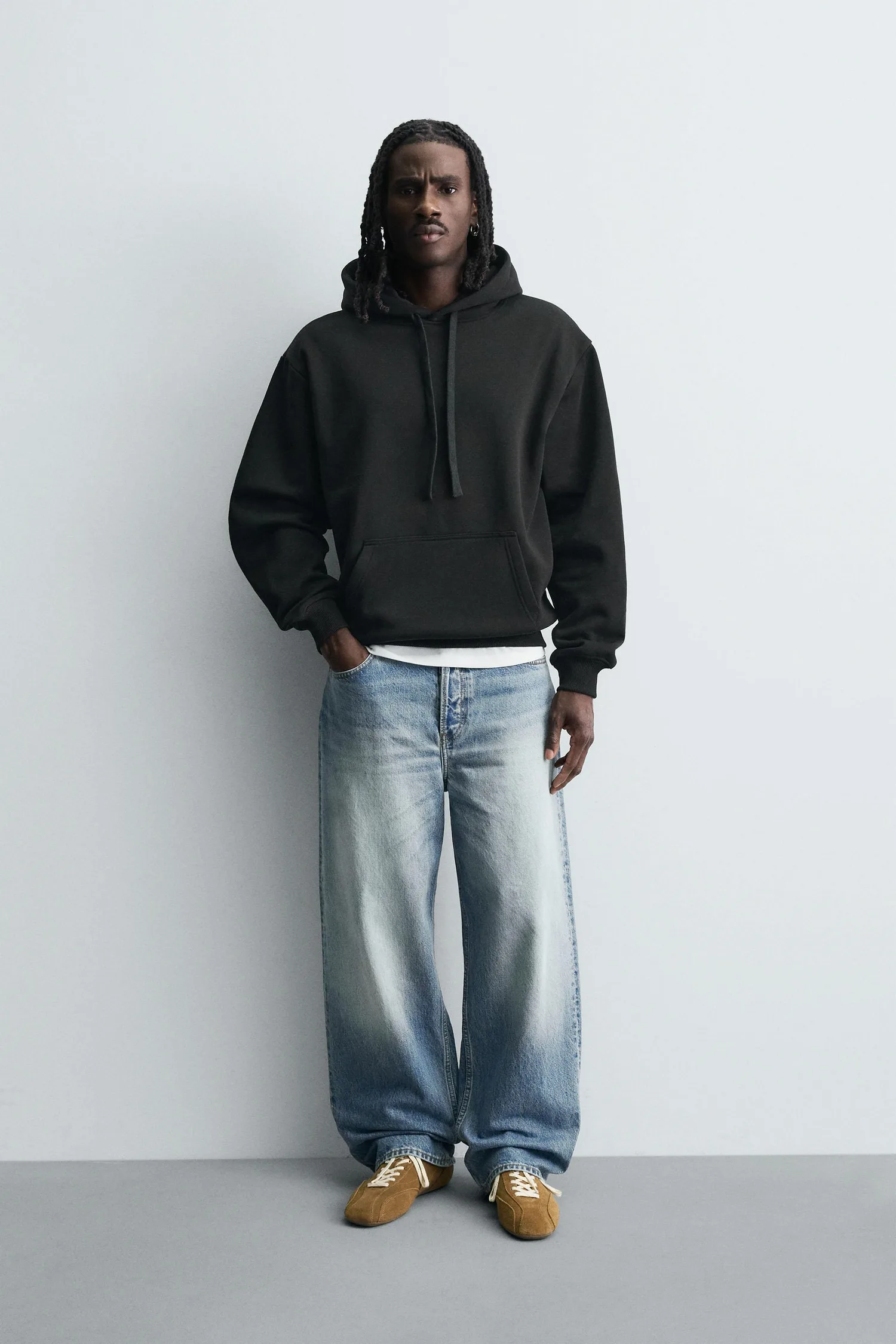 

Простая толстовка из плотной ткани Zara, черный