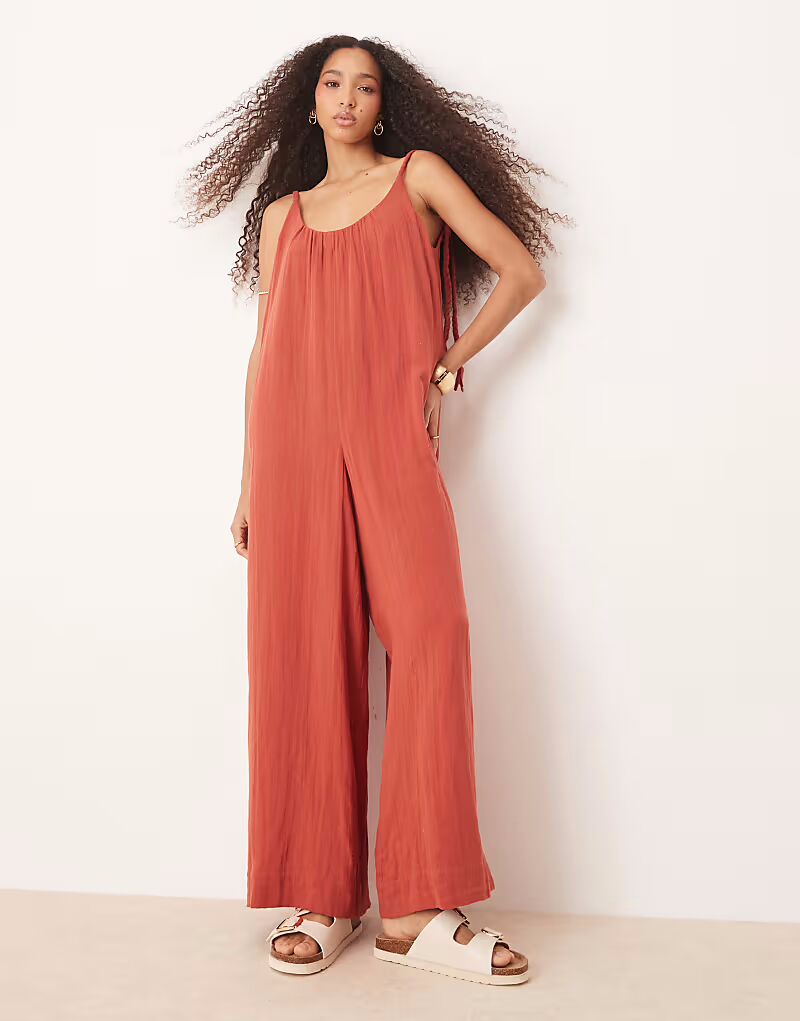 

Комбинезон ASOS DESIGN из двойной ткани с косами и завязками, с круглым вырезом, цвет ржавчины