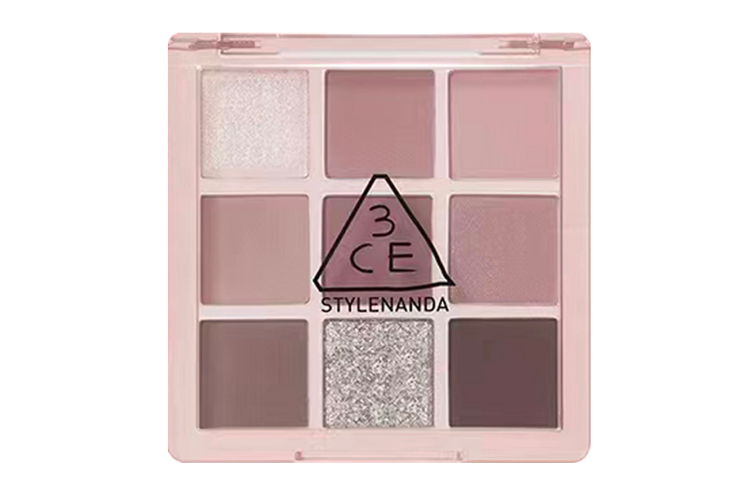 

Тени для век с девятью оттенками, легко растушевываются, создают естественный контур 3CE