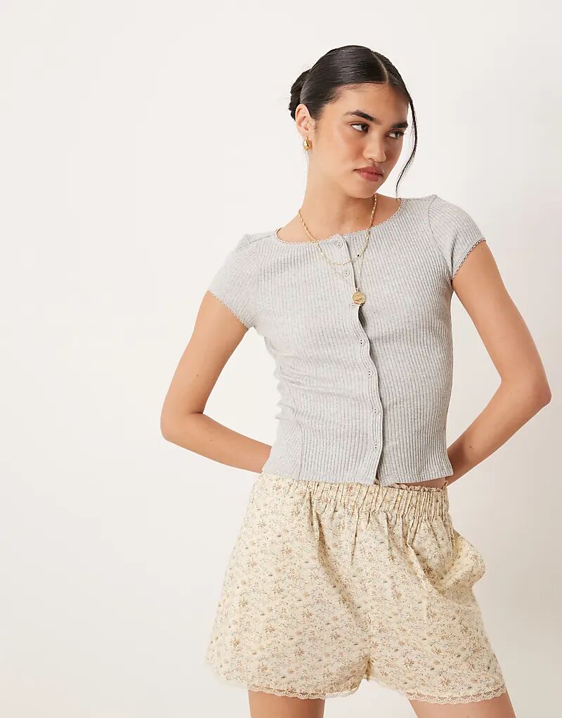 

Футболка Free People с надписью «Самая разыскиваемая» в цвете «серый вереск»