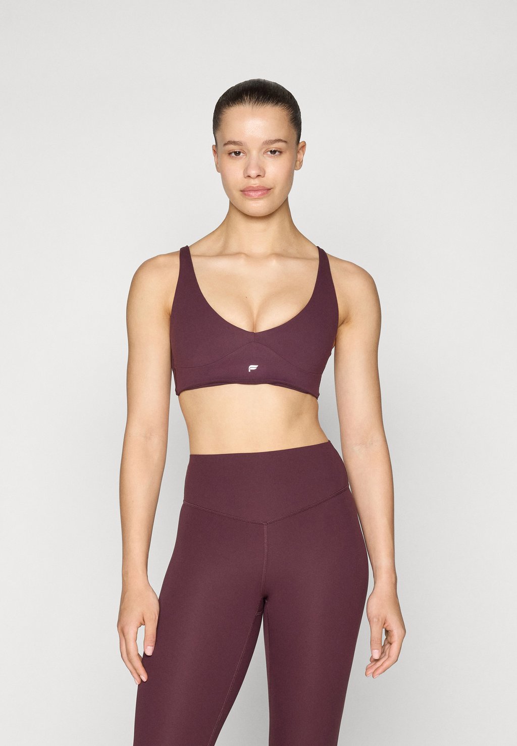 

Спортивный бюстгальтер с легкой поддержкой PURELUXE LONGLINE LOW IMPACT BRA Fabletics, темно-красный