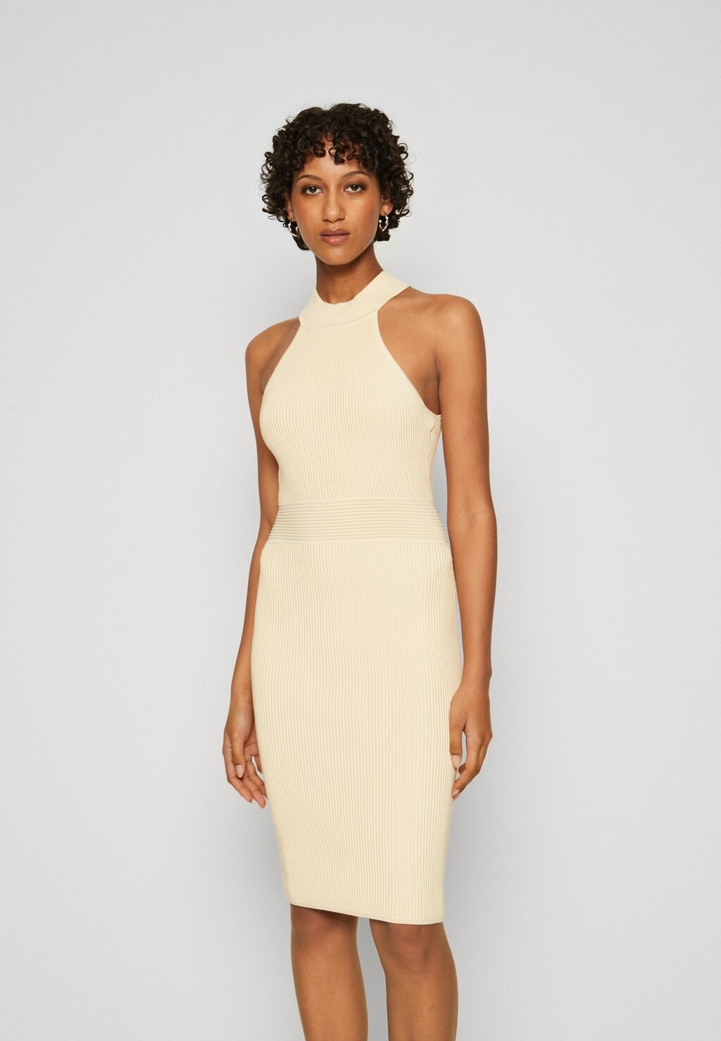 

Элегантное платье Mock Neck Jani Guess, цвет banana ice cream