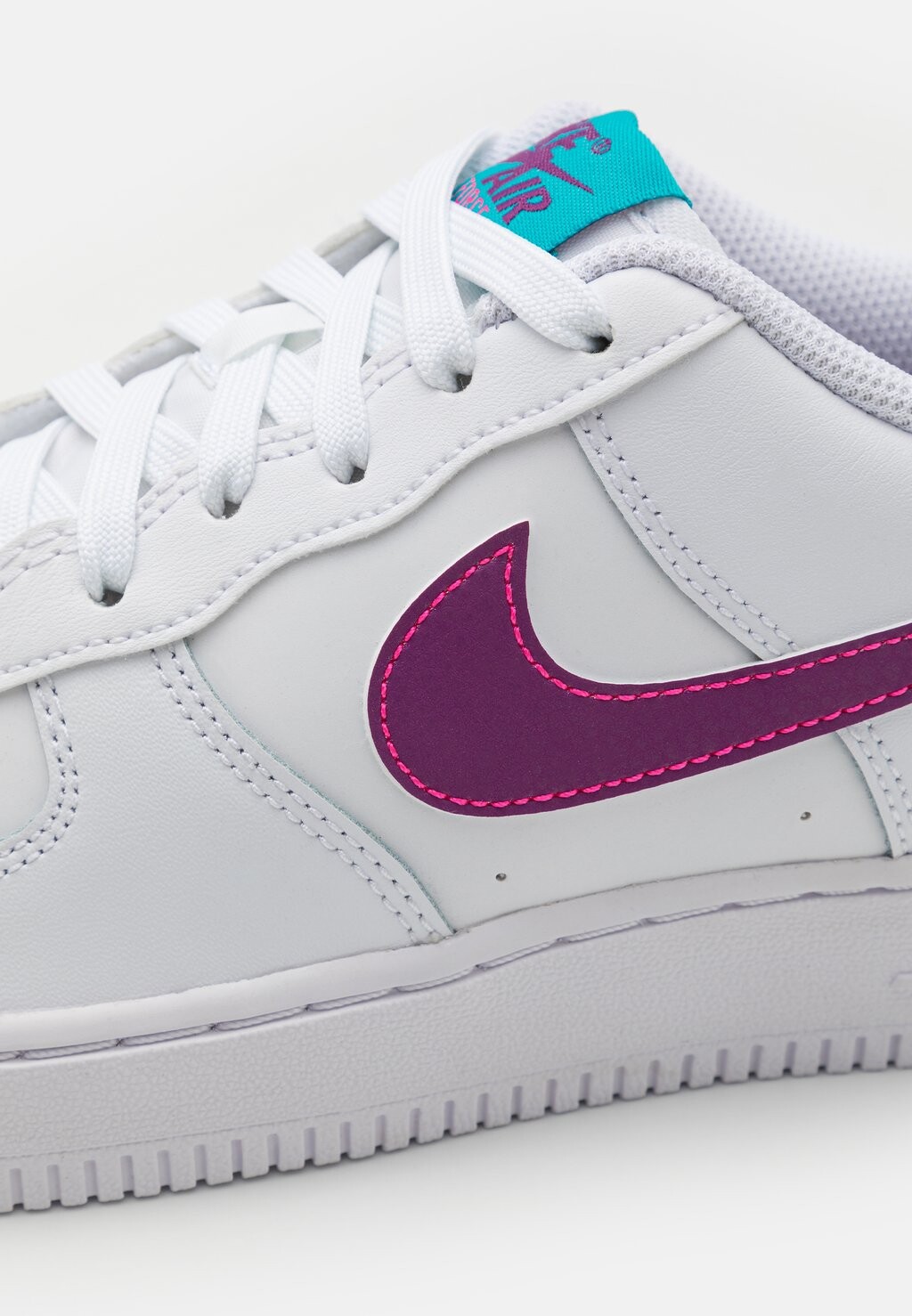 Кроссовки низкие Air Force 1 Unisex Nike, белый/виотех/гипер розовый/аквамарин — фото 2
