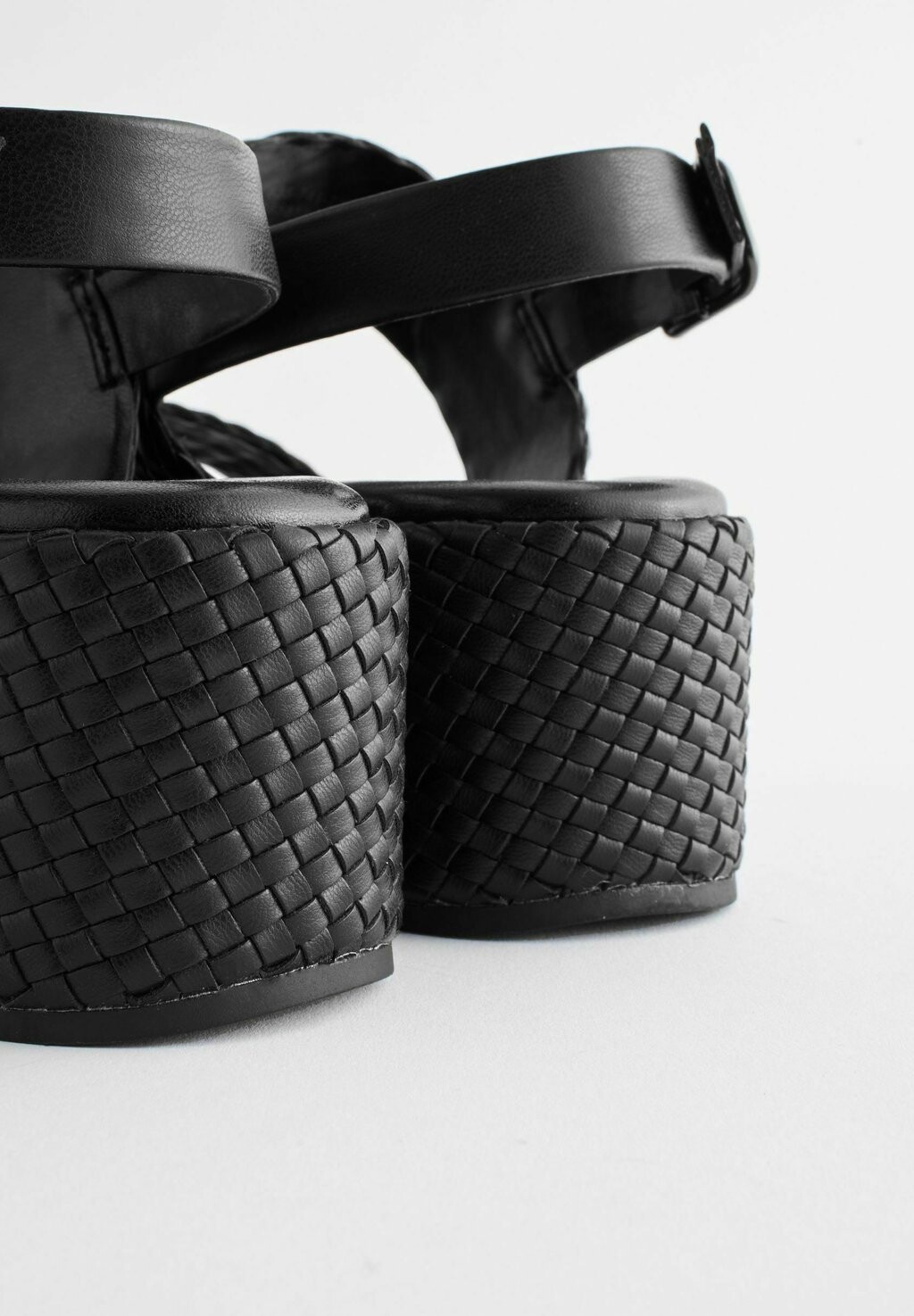 

Босоножки на танкетке FOREVER COMFORT Next, черный