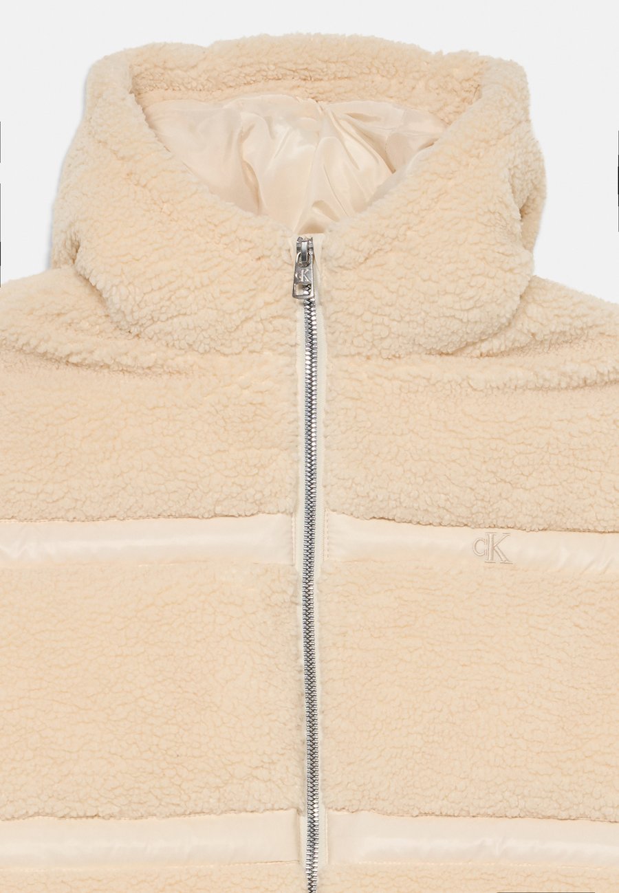 Флисовая куртка Calvin Klein Jeans SHINY PUFFER JACKET, Whitecap Gray/Off-White — фото 3