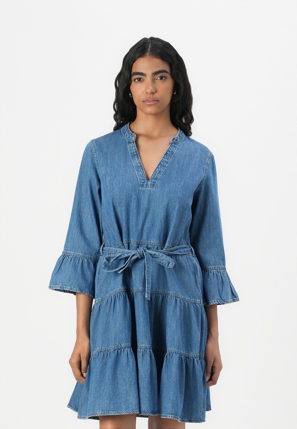 

Джинсовое платье ONLSEVIGNY V NECK FRILL BELT DRESS ONLY, цвет Medium Blue Denim