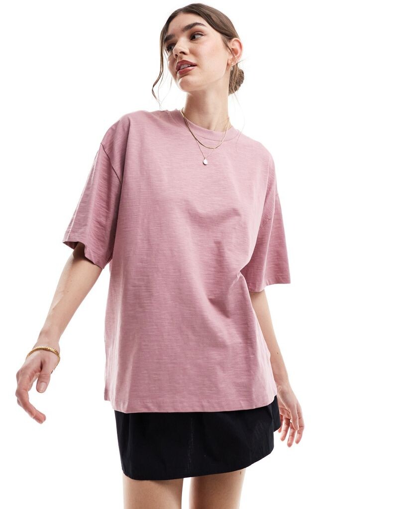 

Ярко-розовая футболка оверсайз ASOS DESIGN