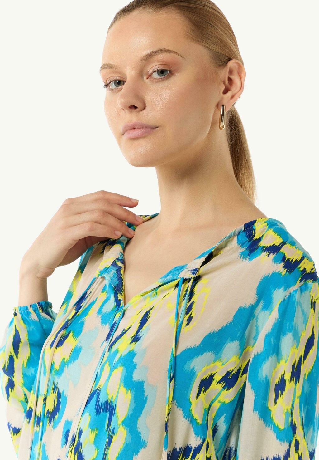 

Блуза LUFTIGE MIT ALL-OVER-PRINT comma, кремовый