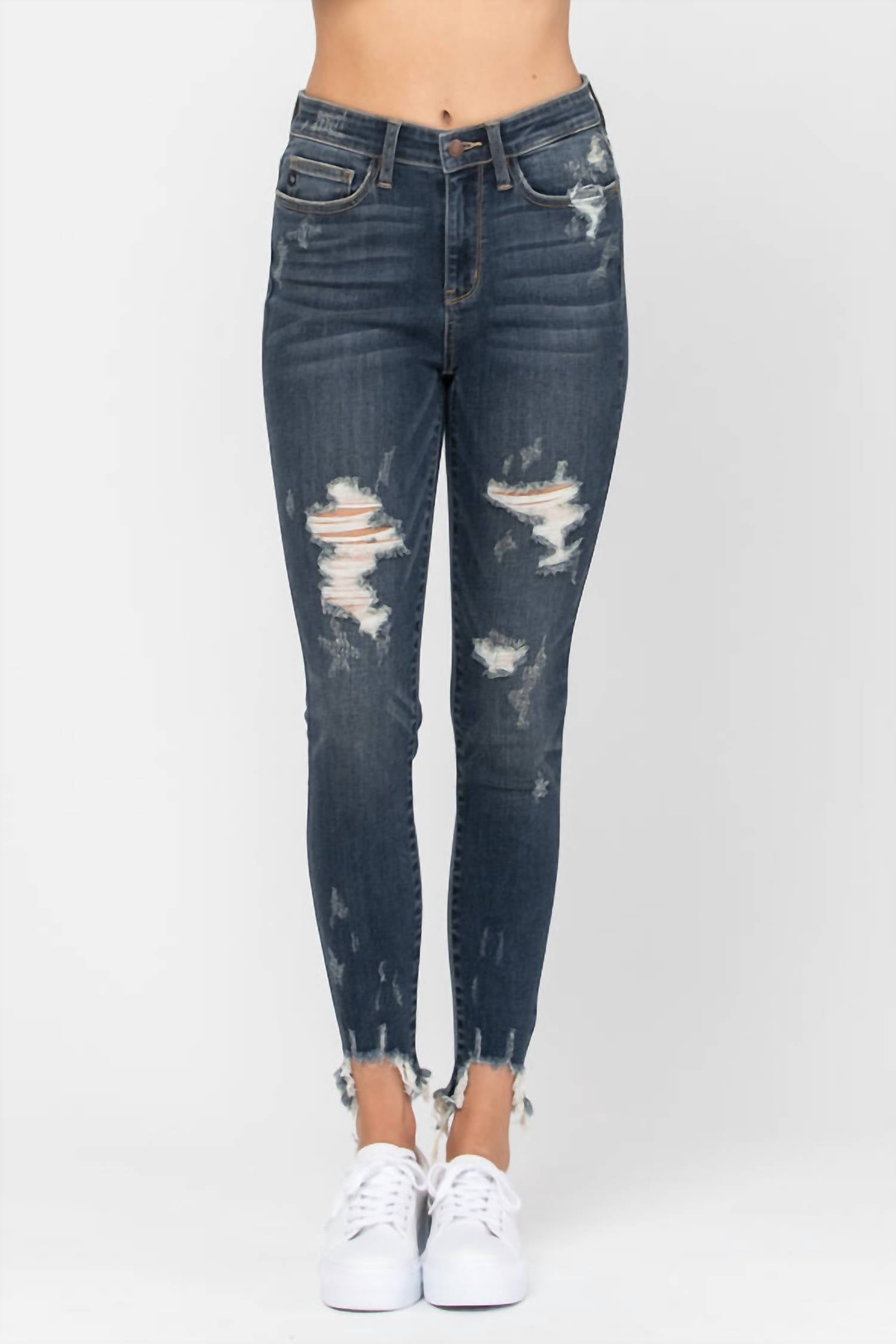 

Джинсы скинни со средней посадкой и рваным краем - Plus In Dark Denim Judy Blue