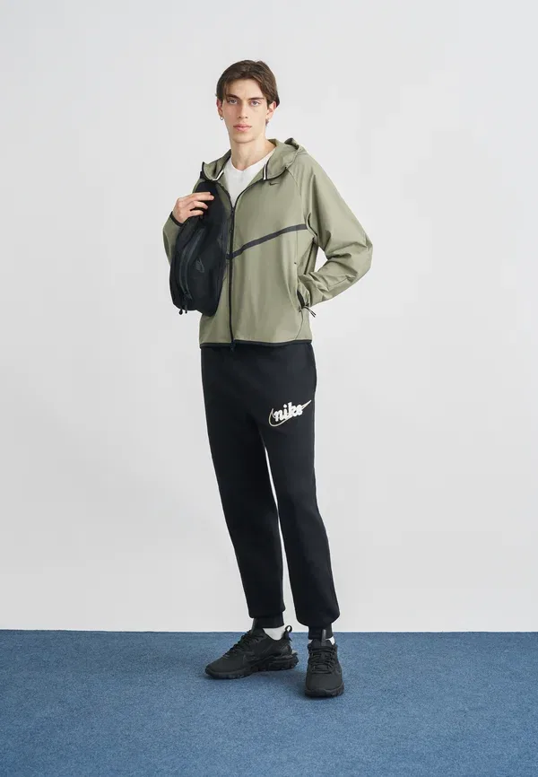 Куртка летняя Nike Sportswear, серебристо-шалфейный/черный — фото 2