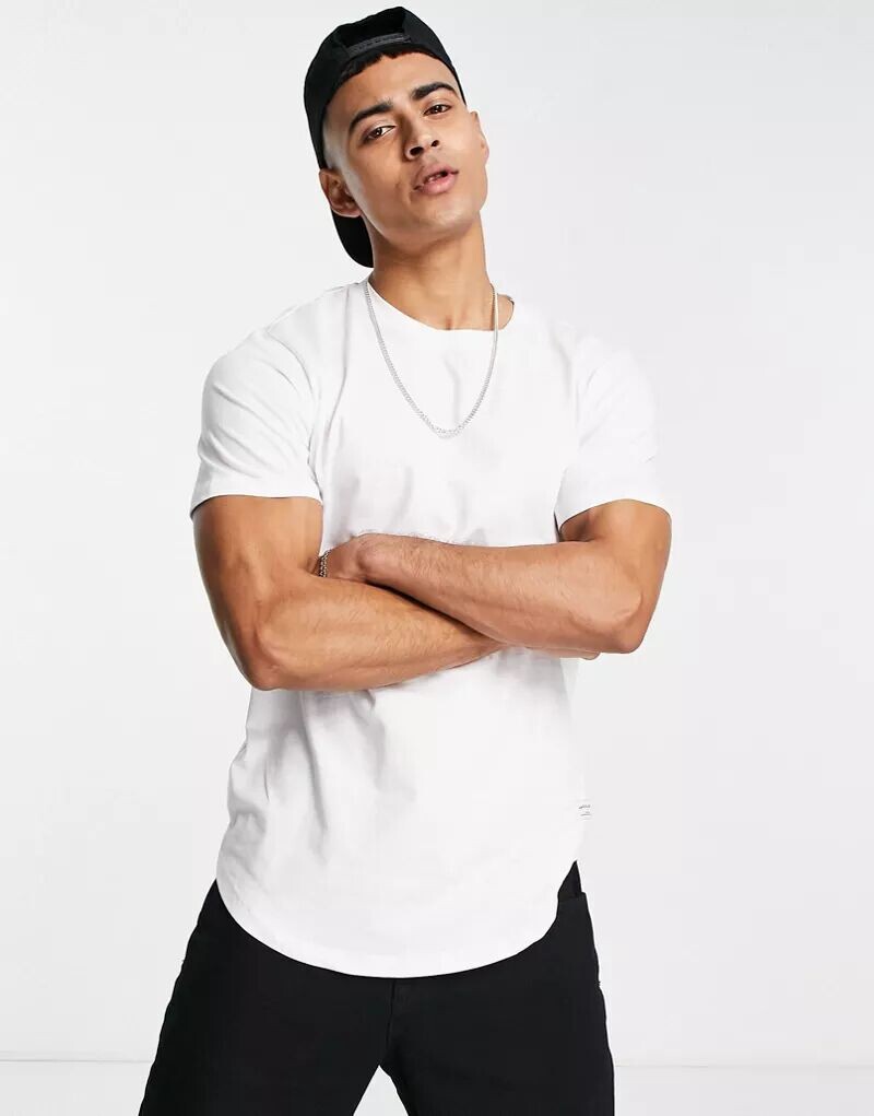 

Jack & Jones Essentials — черная футболка с длинным вырезом и закругленным краем