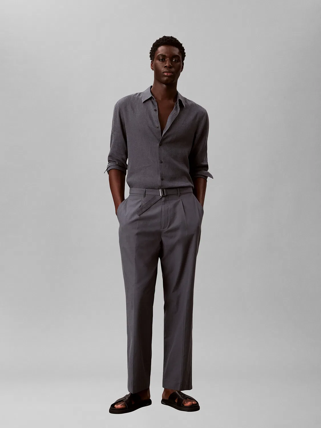 Брюки Calvin Klein Regular с плиссировкой, светло-серые — фото 2