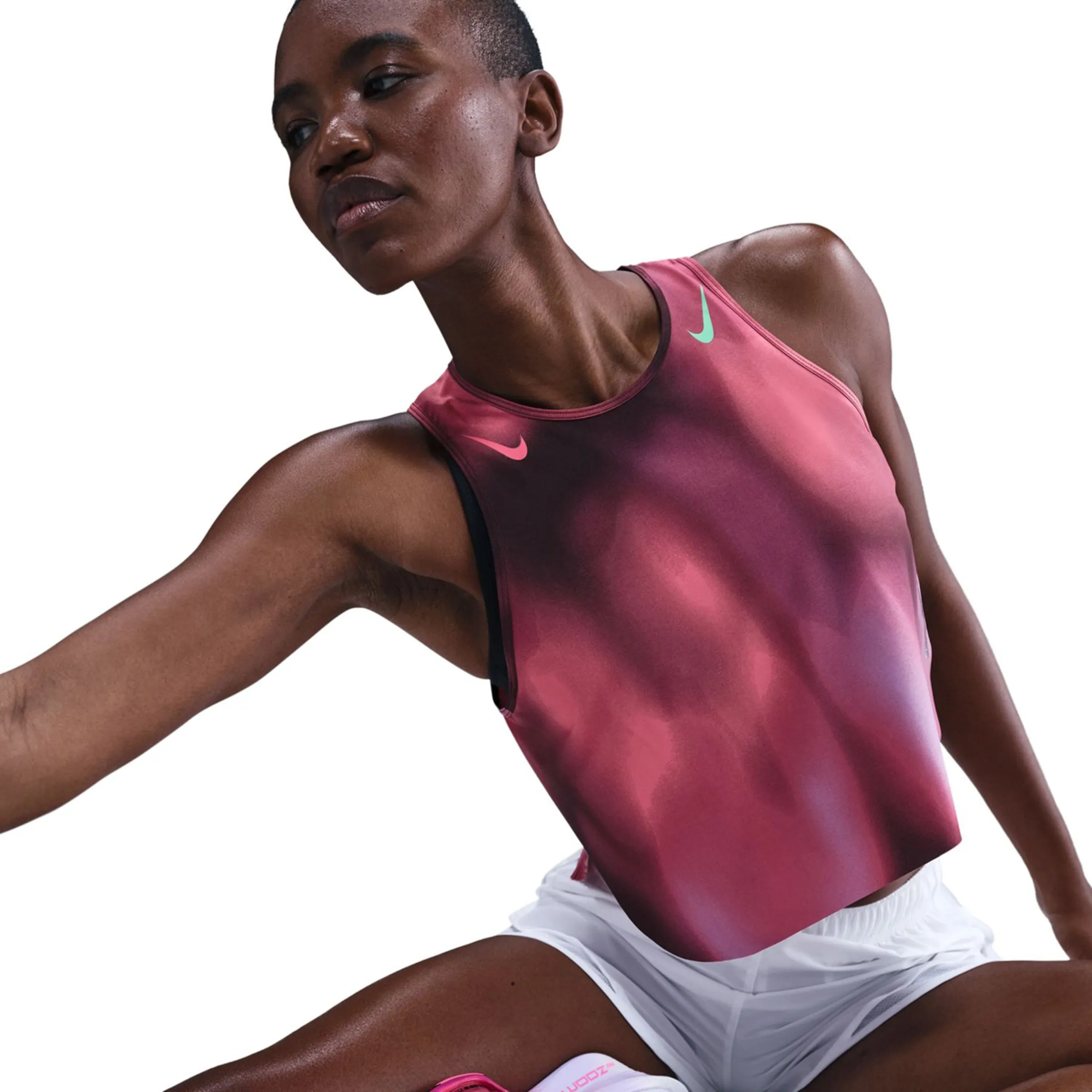 

Женская футболка AeroSwift Nike, фуксия