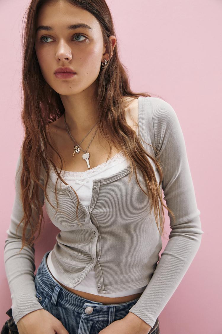 

Футболка в рубчик с пуговицами Pull And Bear, серый