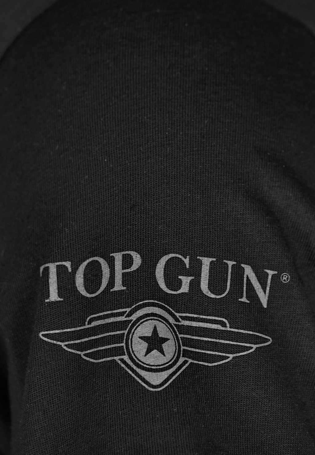 

Футболка с принтом TOP GUN, черный