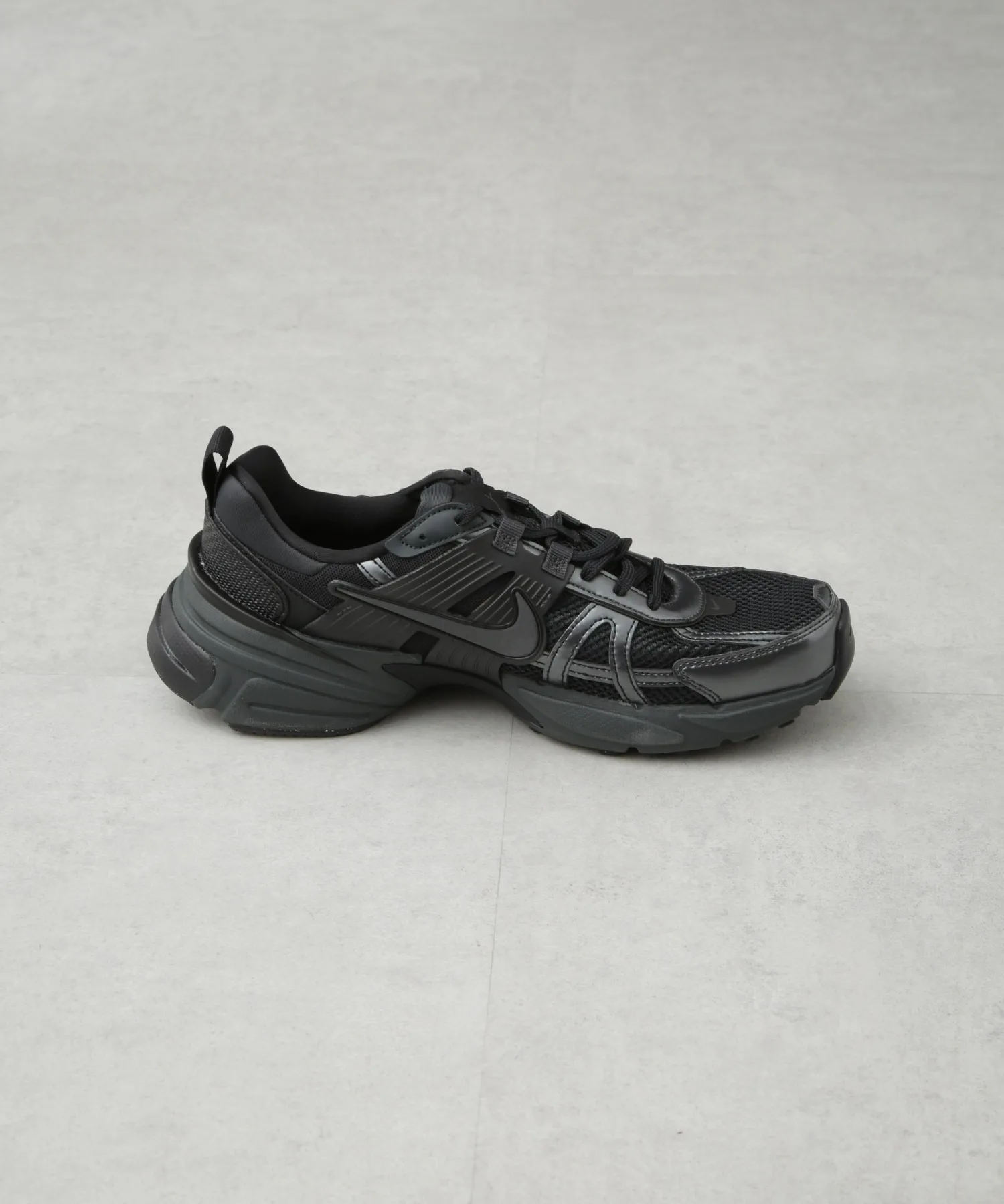 Женские кроссовки V2K RUN NIKE белые — фото 3