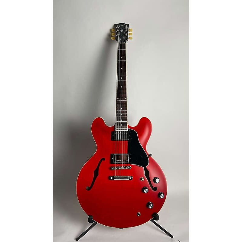 

Электрогитара Gibson ES-335 Satin
