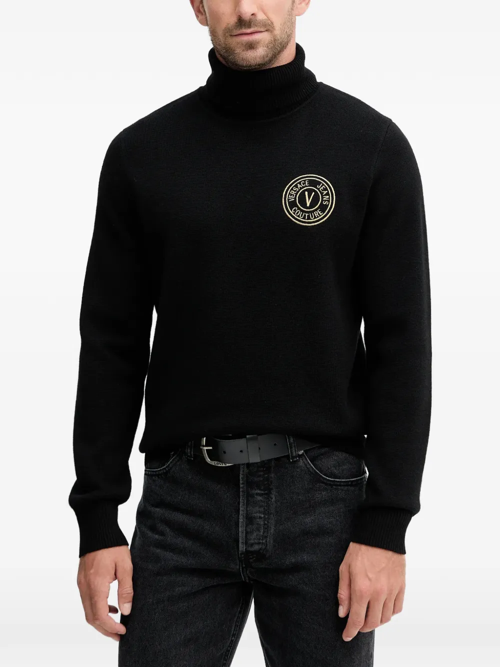 

Свитер с высоким воротником и вышитым логотипом Versace Jeans Couture, черный