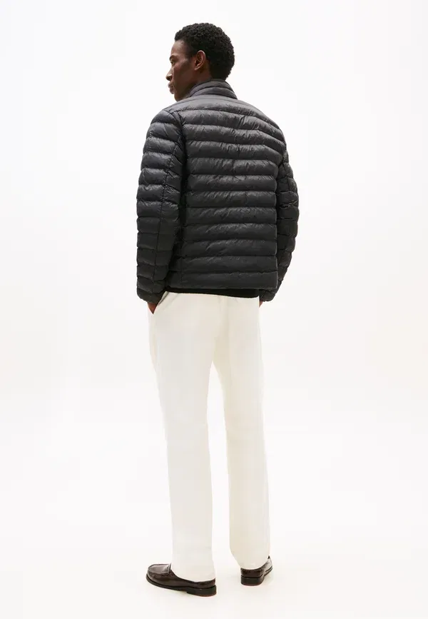 Куртка-пуховик Tommy Hilfiger Core Packable Jacket Light Jacket, черный — фото 4