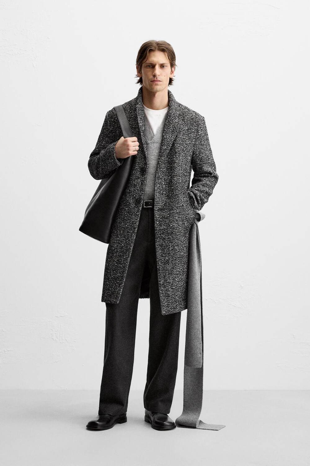 

Пальто с текстурой на пуговицах ZARA, черный