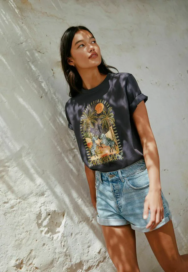 Джинсовые шорты классического кроя для невысоких девушек Next, Light Blue Denim — фото 4