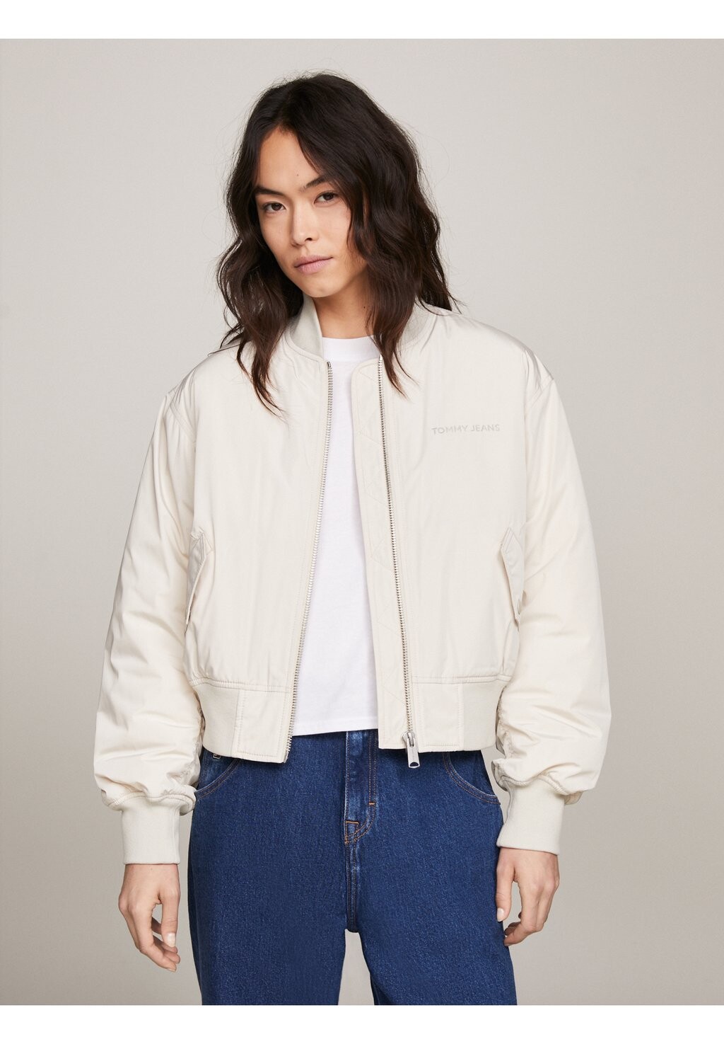

Бомбер Chaquetas Tommy Jeans КУРТКА CLASSICS, цвет newsprint