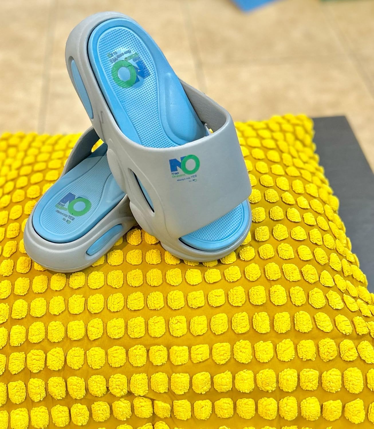 Сандалии Neo Designers NeoWalk Comfort для мужчин и женщин - легкие шлепанцы из ЭВА с поддержкой пятки, амортизирующей подошвой и противоскользящей поверхностью - повседневная обувь для дома и улицы, Carbon Ash — фото 2