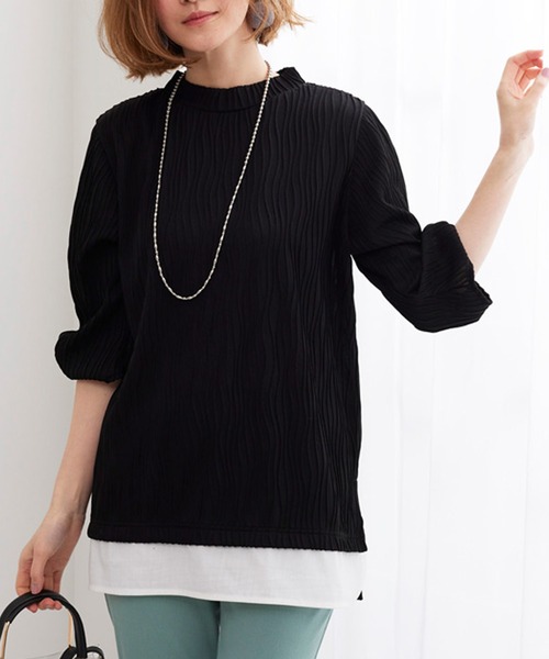 

Футболка женская из жаккардовой ткани с волнообразным узором и декоративной вставкой по низу BELLUNA PLUS, черный