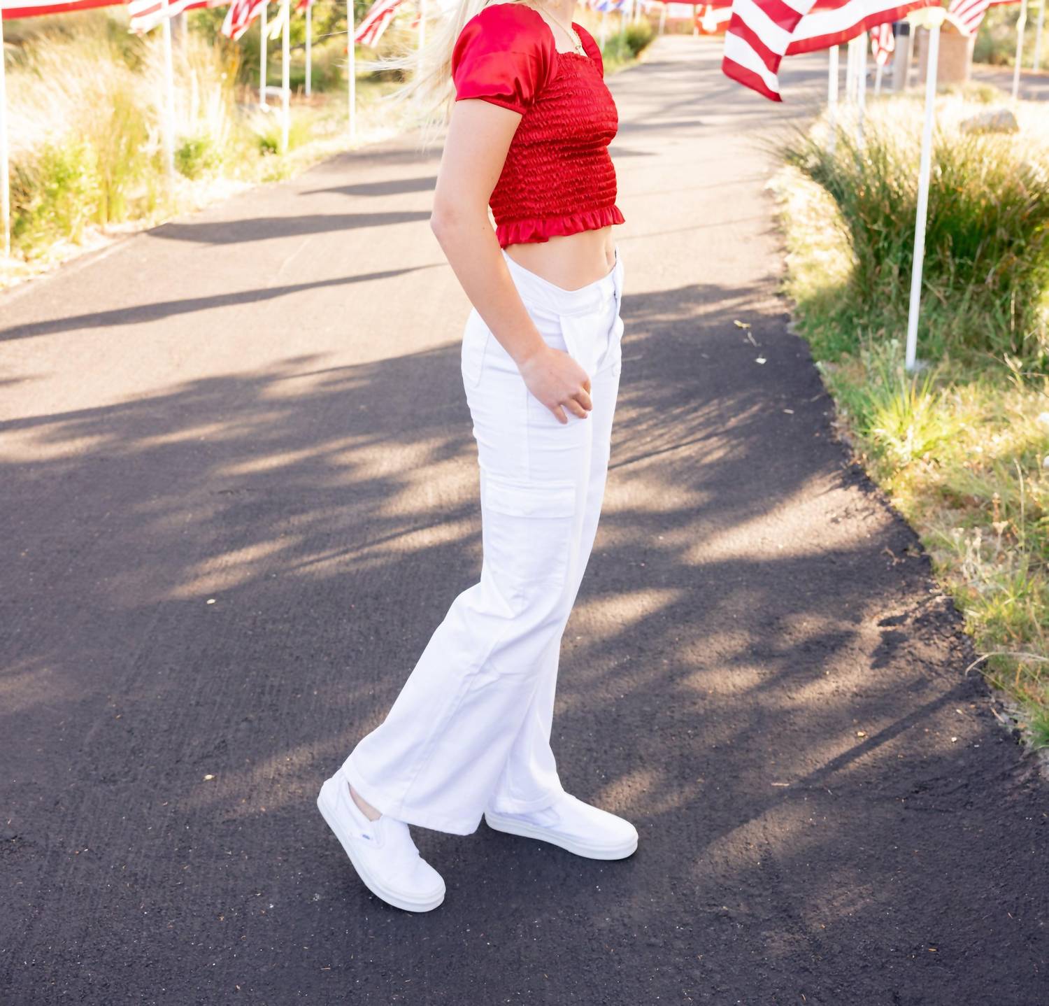 

Джинсы с накладными карманами для девочки в белом цвете Tractr