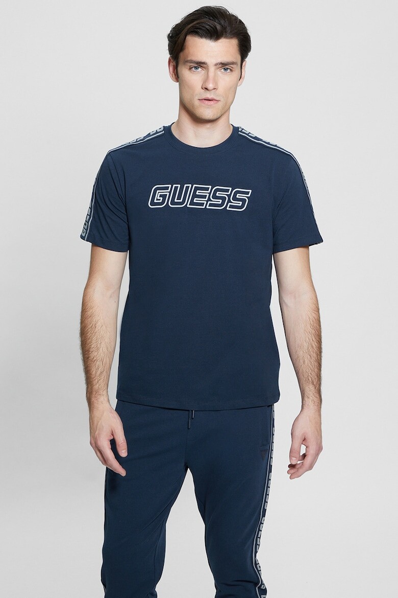 

Футболка с овальным вырезом и логотипом Guess, синий