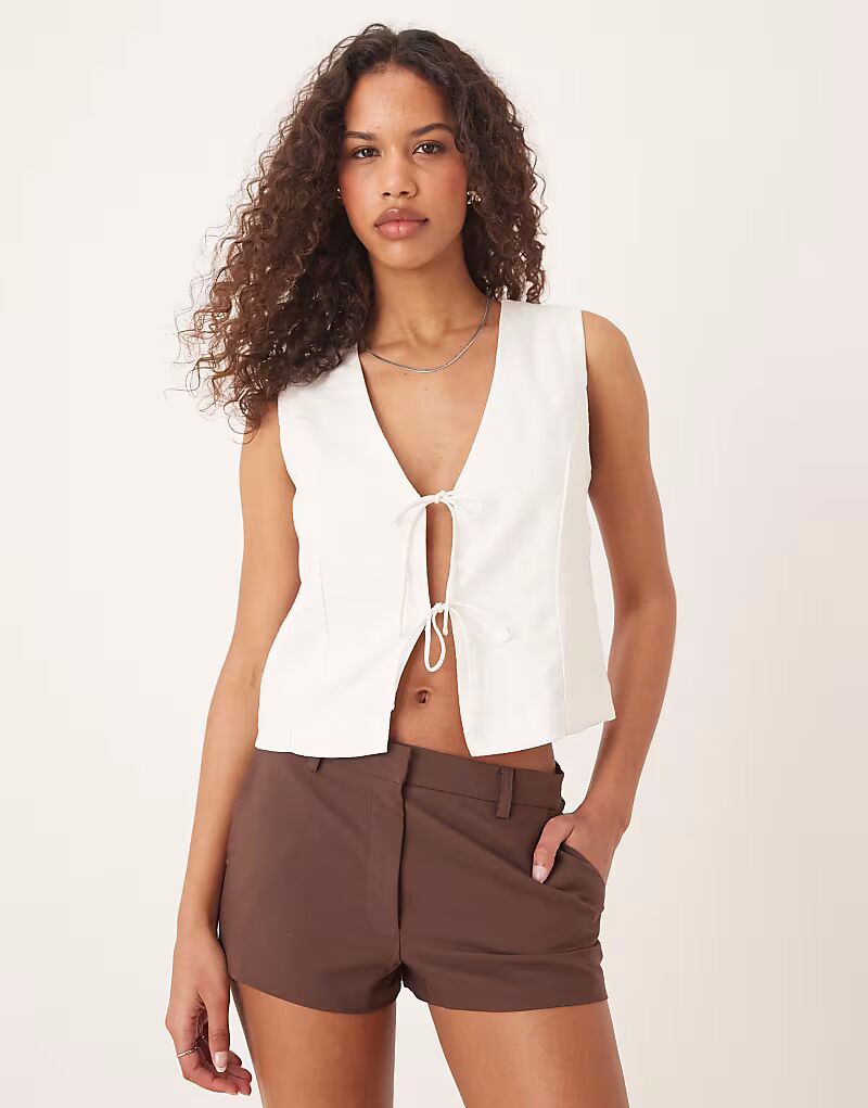 

Верхний топ Abercrombie & Fitch с завязкой спереди белого цвета