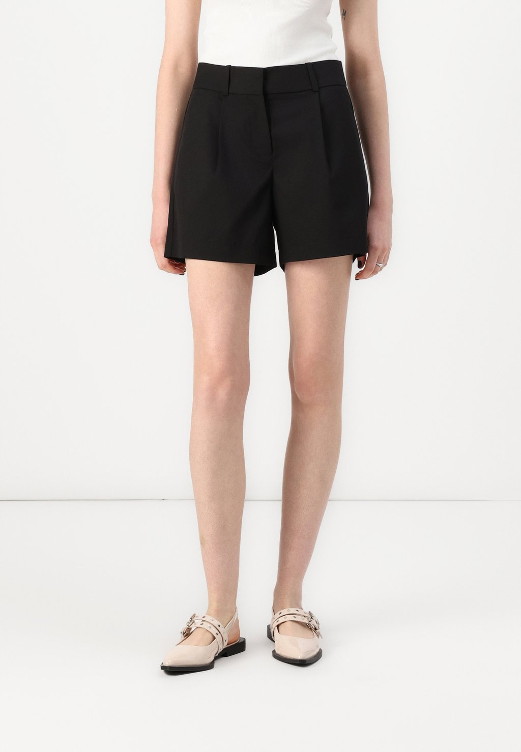 

Шорты VMNILA SHORT Vero Moda, черный
