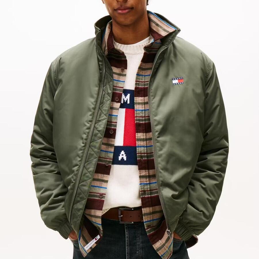 

TOMMY HILFIGER Куртка Tommy Jeans модель Tjm Essential Padded Jac цвет зеленый