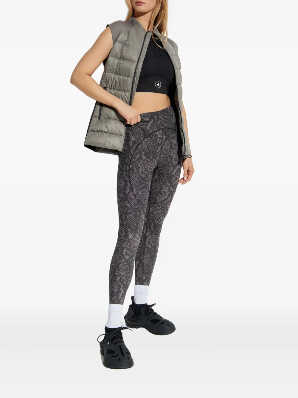 Спортивный бюстгальтер с вырезом халтер Adidas by Stella McCartney, черный — фото 2