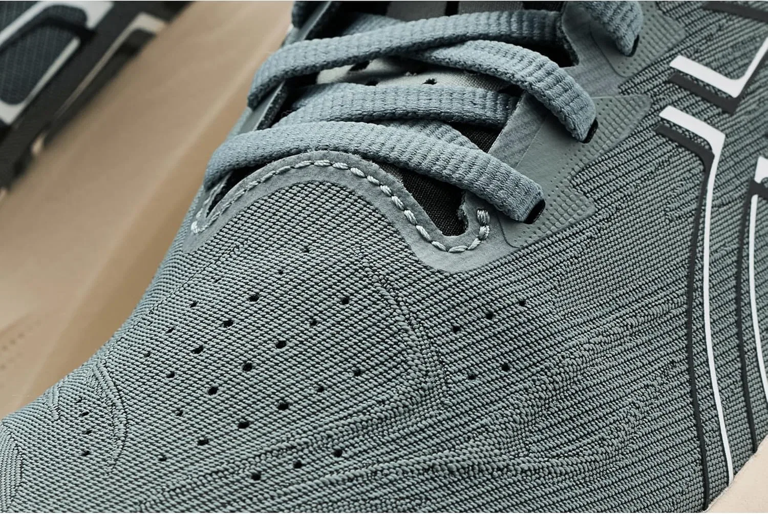 Женские кроссовки ASICS GT-2000 14 GTX, Monument White — фото 2