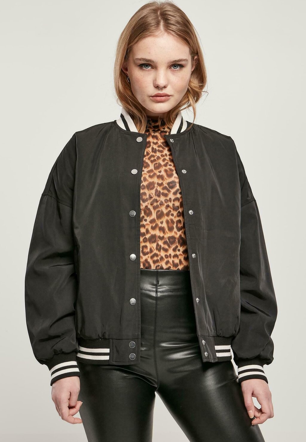 

Бомбер Urban Classics, цвет Black, Серый, Бомбер Urban Classics, цвет Black