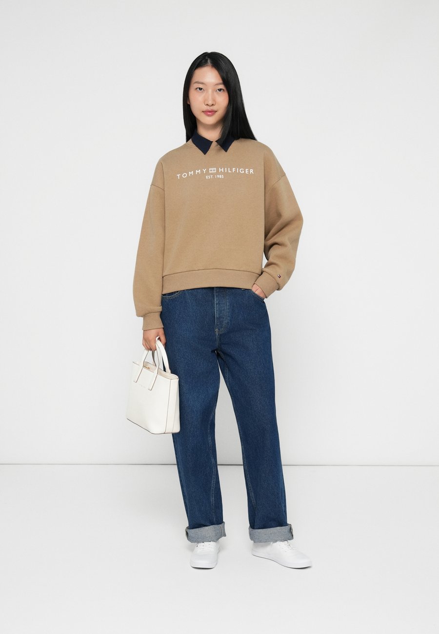 Толстовка Tommy Hilfiger LOGO, Driftwood Taupe/Taupe — фото 2