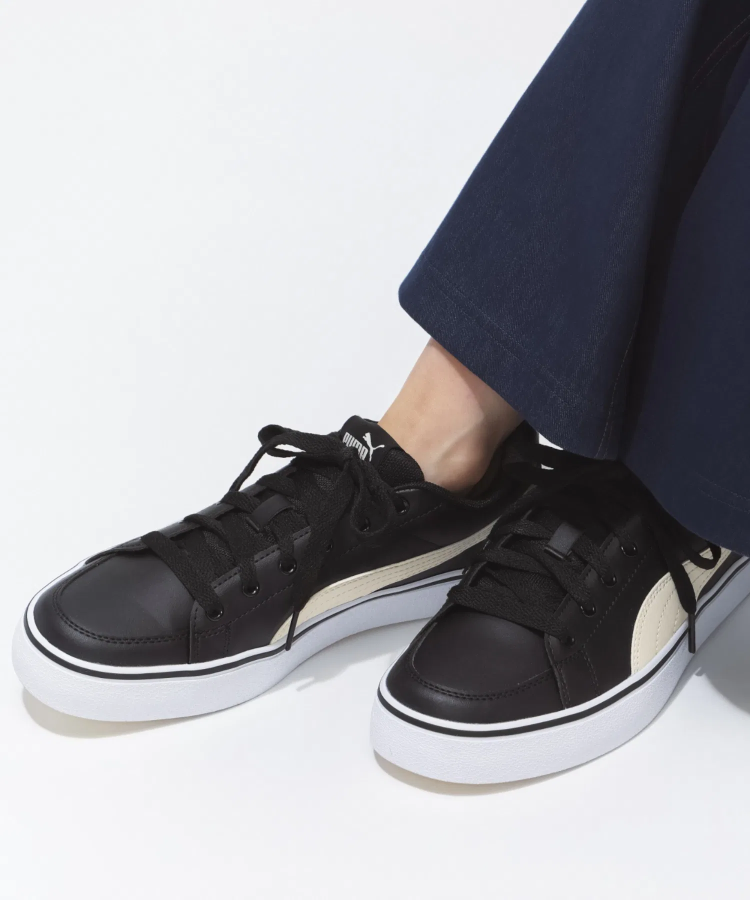 Мужские кроссовки PUMA V Court из искусственной кожи бело-чёрные