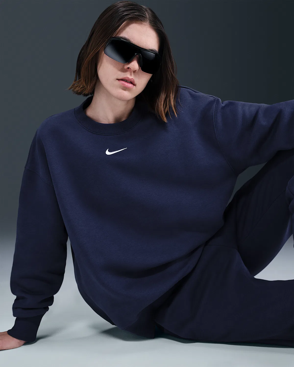 Женский оверсайз свитшот с круглым вырезом Nike Sportswear Phoenix Fleece, Midnight Navy/Sail — фото 3