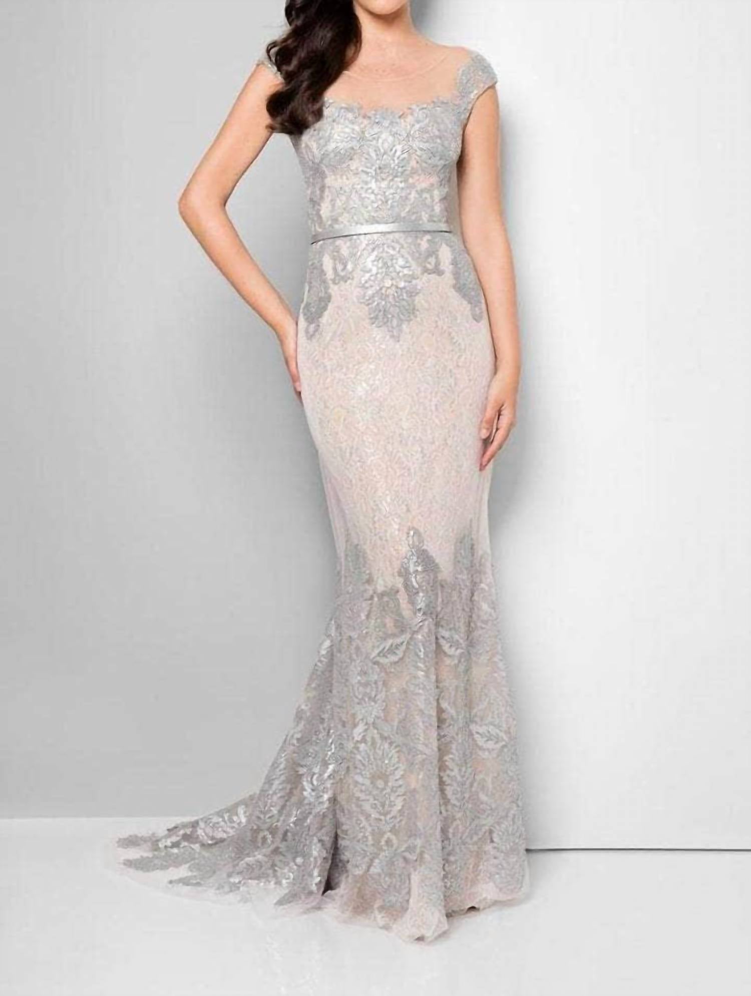

Вышитое кружевное платье-русалка в серо-бежевых тонах Terani Couture