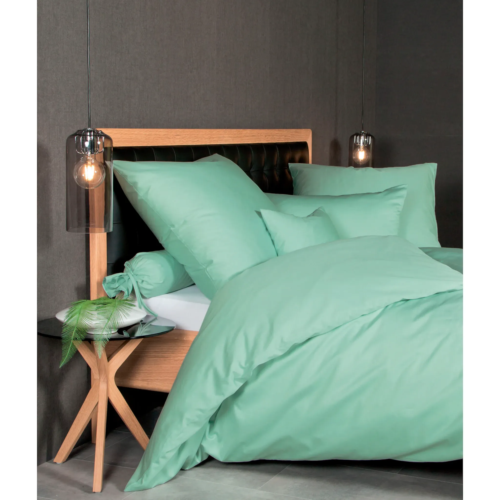 

Постельное белье Janine «Colors 31001», (2 шт.), сатиновое качество Mako, изготовлено из 100% хлопка, постельное белье и наволочки на молнии, не требуют особого ухода, тонкая нить, сертифицирован MADE IN GREEN, цвет jadegrün