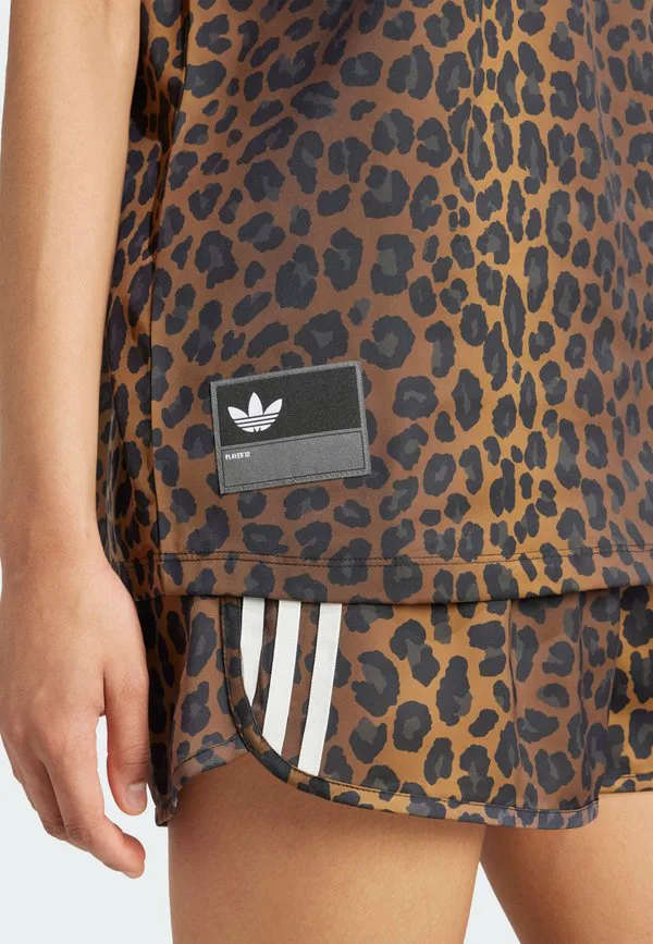 Футболка с атласным принтом и изображением льва Adidas Originals, Multicolor Bronze Strata — фото 4