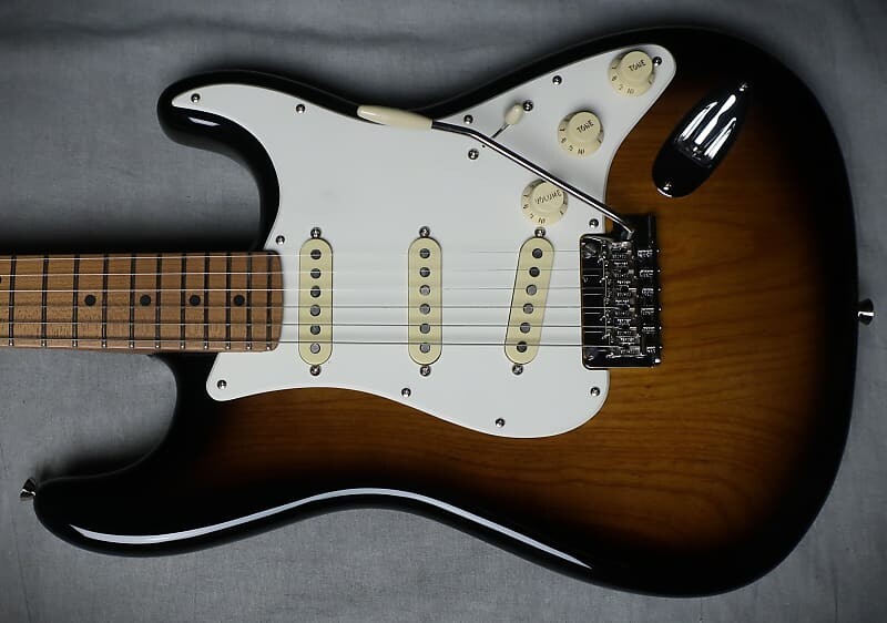 

Электрогитара Fender Dealer Exclusive American Professional II Stratocaster 2023 2-Color Sunburst