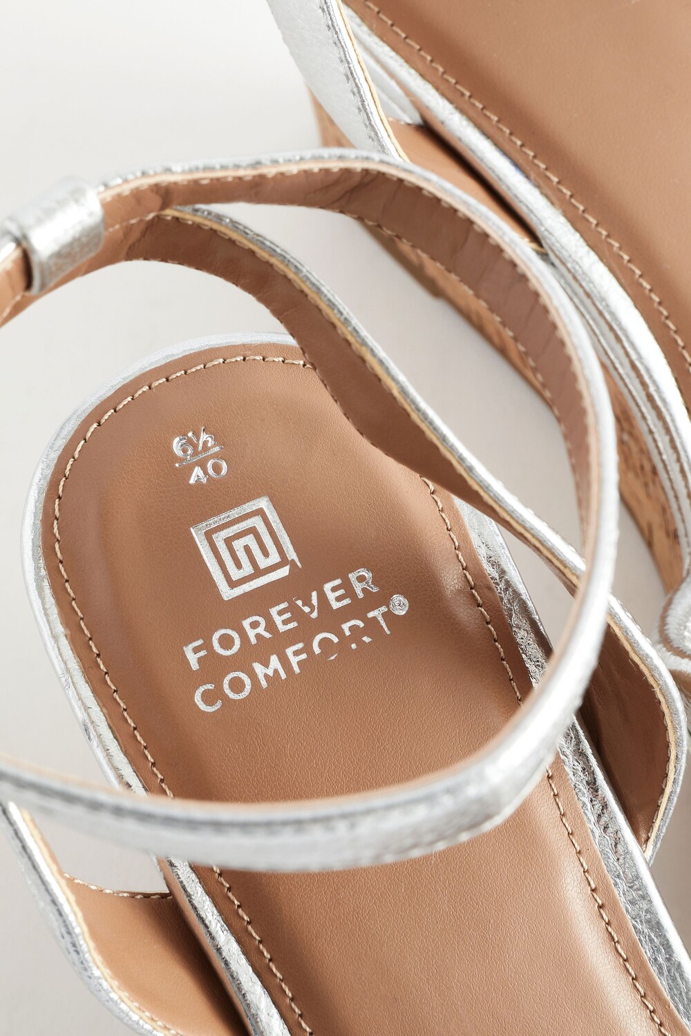 Комфортные туфли Forever на танкетке с двойными ремешками Next, серебряный — фото 3