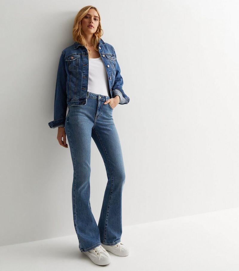 

Средне-синие джинсы Bootcut с низкой посадкой New Look, синий