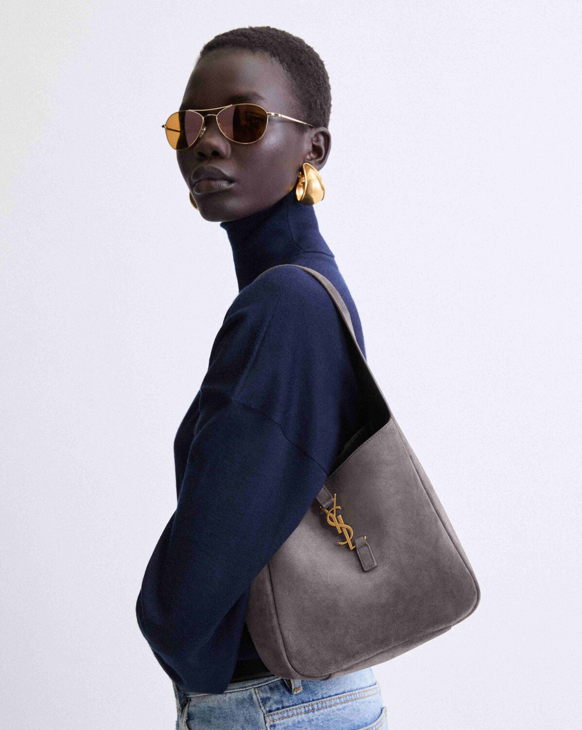 Мягкая маленькая сумка LE 5 A 7  из замши Saint Laurent, серый/серебряный — фото 2
